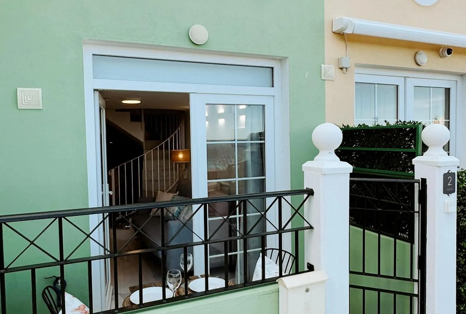 Unique Waterfront Duplex On The Mediterranean - Caleta, Catalan Bay Gibraltar Apartment